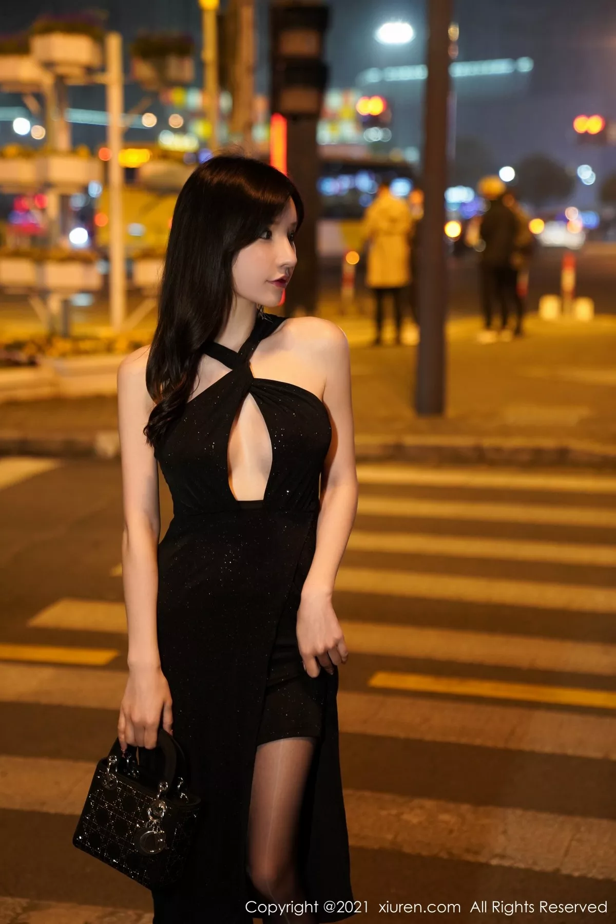 Xgyw.Org_XiuRen第3478期_女神周于希Sandy黑色抹胸礼裙配闪亮黑丝裤袜极致魅惑写真55P