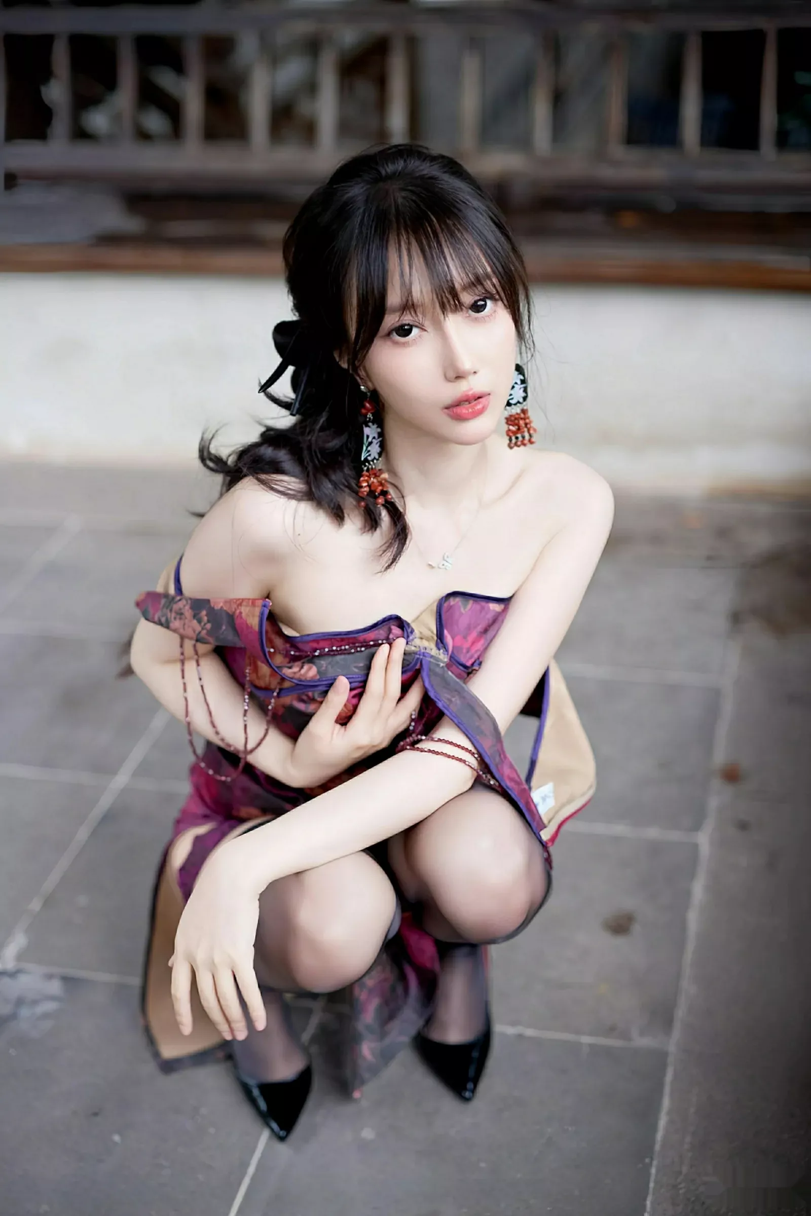 Xgyw.Org_[XiuRen秀人网]No.10593_模特玥儿玥er性感紫色旗袍服饰配黑丝吊袜秀完美身材诱惑写真64P