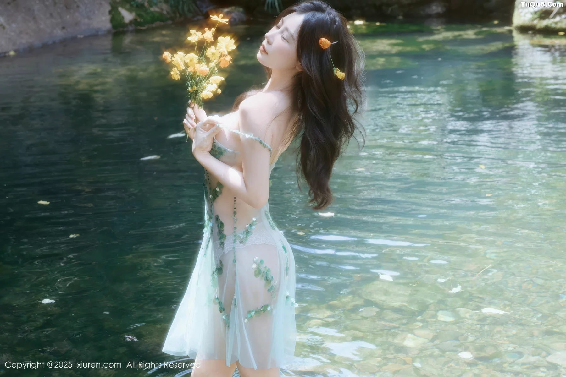 Xgyw.Org_[XiuRen秀人网]No.10756_模特尹甜甜户外小溪性感薄纱亮片裙湿身秀丰腴身材惹火诱惑写真60P