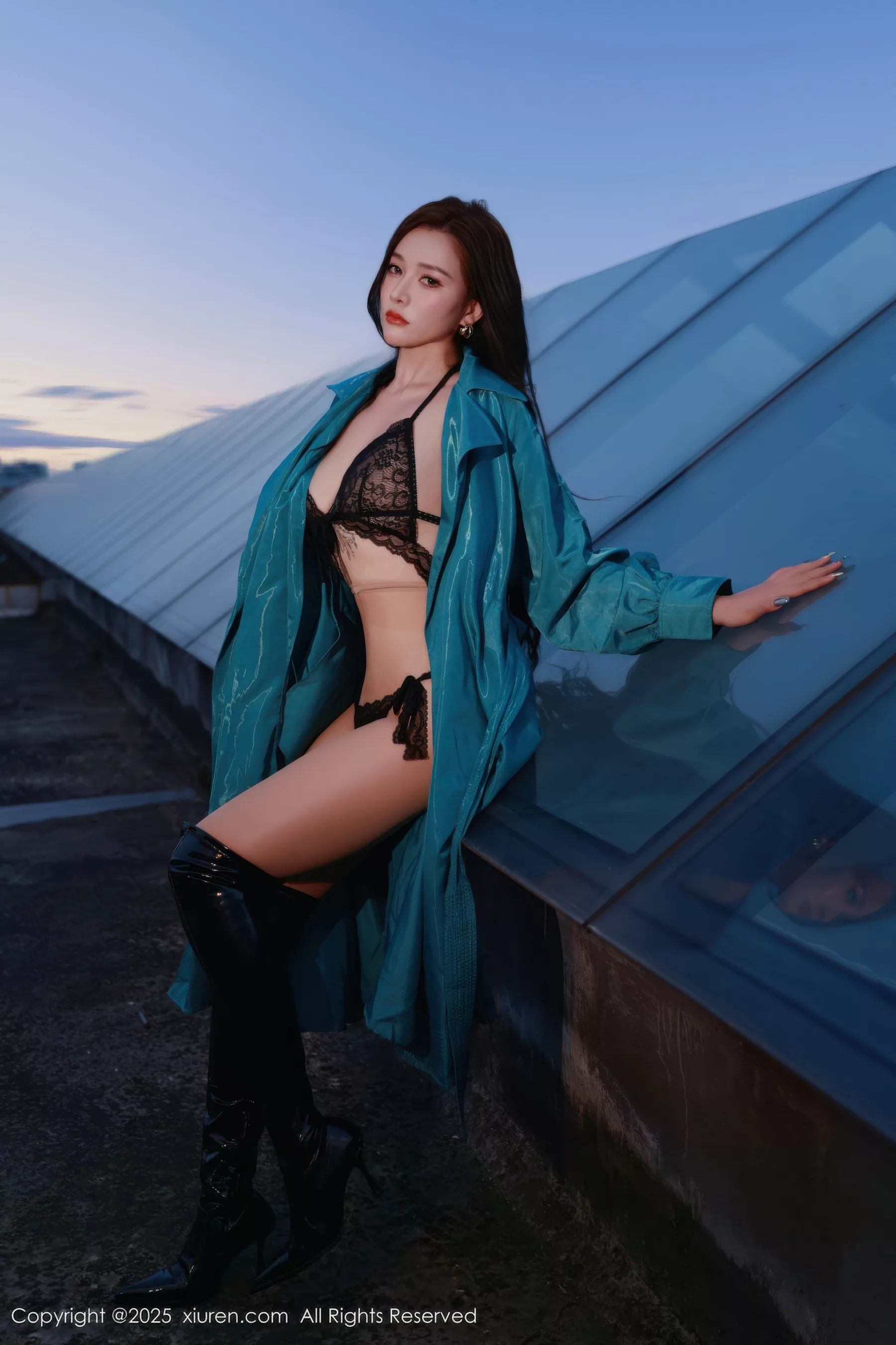 Xgyw.Org_[XiuRen秀人网]No.10776_模特娜比性感蓝色风衣露黑色蕾丝情趣内衣秀凹凸身材诱惑写真82P