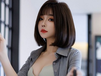 XiuRen第10080期_女神徐莉芝Booty灰色衬衫配黑短裙露灰丝袜秀曼妙身姿诱惑写真81P