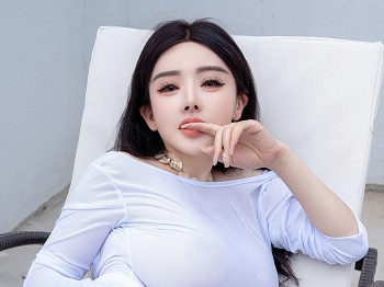 [XINGYAN星颜社]VOL.355_模特潘思沁沙滩椅上性感浅色连衣裙秀巨乳肥臀撩人诱惑写真79P
