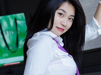 [IMISS爱蜜社]Vol.795_女神许诺Sabrina灰色OL服饰露红色内衣配超薄黑丝秀美腿诱惑写真90P